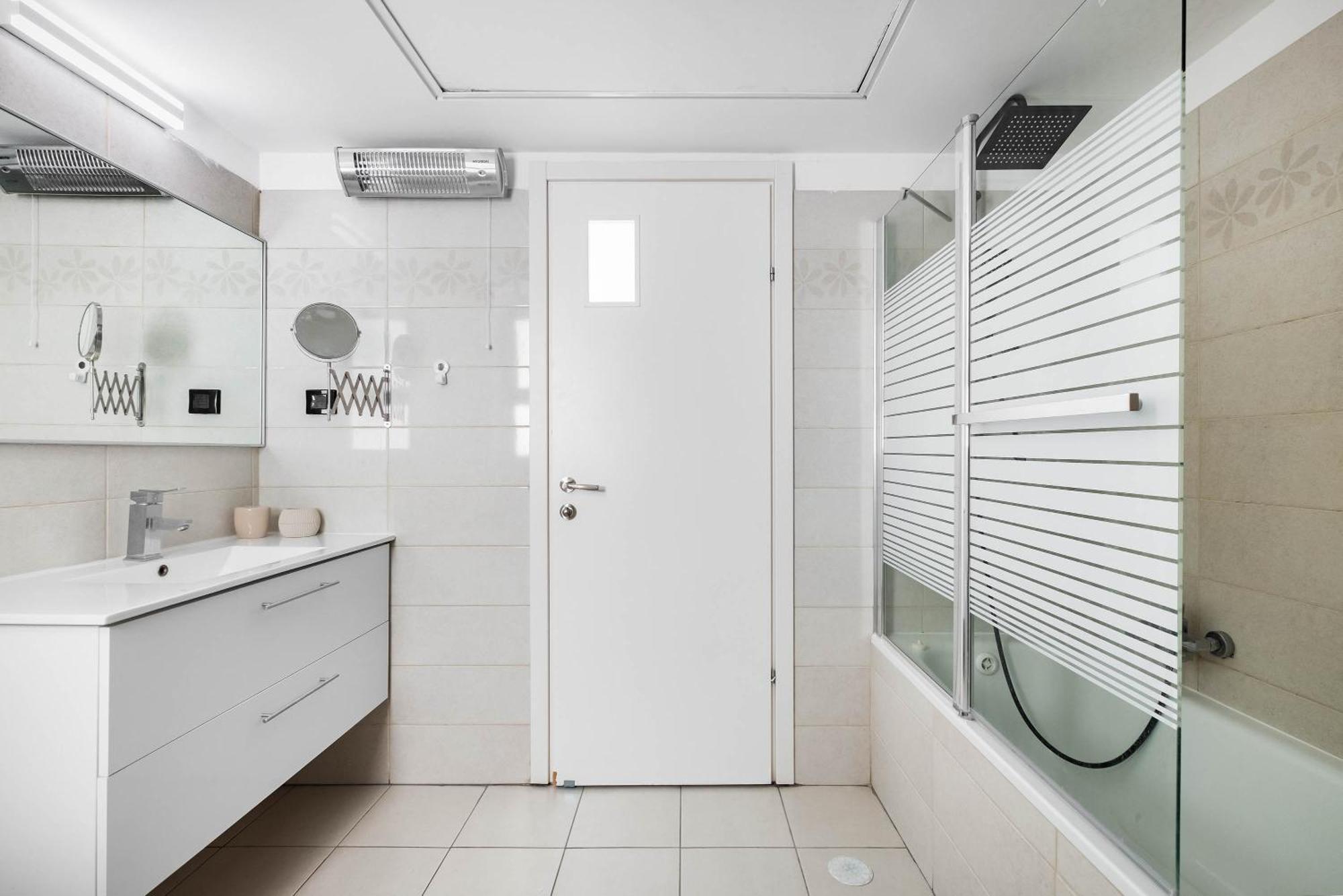 דירות אשדוד Ocean View Oasis With Balcony For Families מראה חיצוני תמונה
