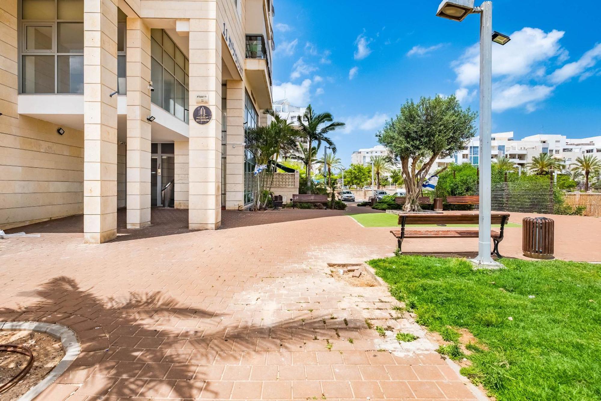 דירות אשדוד Ocean View Oasis With Balcony For Families מראה חיצוני תמונה
